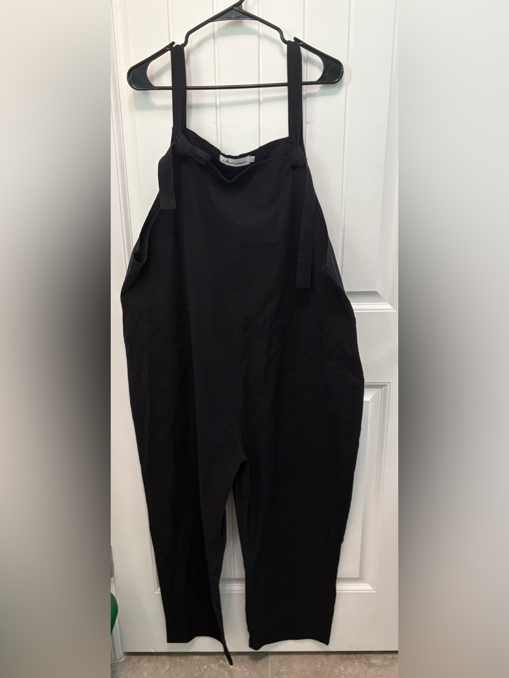 Aedroouer Black Women's Jumpsuit. Size 3XL.